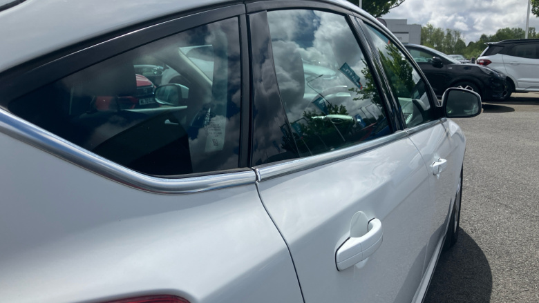 Ford Focus 1.6 Zetec 5dr Petrol Hatchback